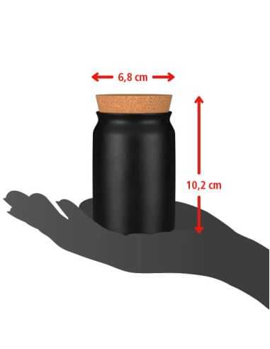 Ein schwarzer Keramiktopf auf einer Handfläche. Daneben ein Pfeil mit „10,2 cm“ und ein Pfeil mit der Breitenangabe „6,8 cm“. Ein schwarzer Keramiktopf auf einer Handfläche. Daneben ein Pfeil mit „10,2 cm“ und ein Pfeil mit der Breitenangabe „6,8 cm“.