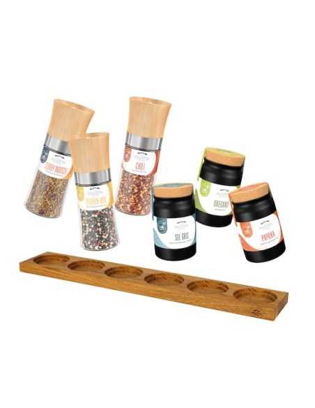 Sechs Gewürzbehälter, drei Bio-Mühlen mit Holzdeckel und drei schwarze Keramiktöpfchen mit Korkdeckel.