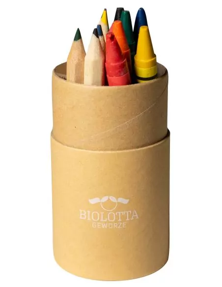 Runddose aus Karton mit Biolotta-Aufdruck, gefüllt mit bunten Stiften in verschiedenen Farben.