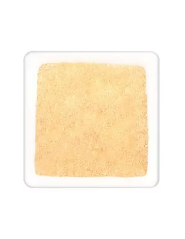 Quadratischer Teller mit fein gemahlenem, hellbeigem Pulver