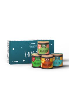 Vier bunte Bio-Pappdosen vor türkisfarbener Geschenkbox mit der Aufschrift „X-MAS-BOX“