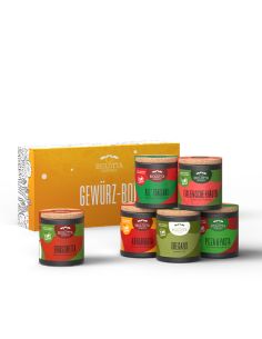 Sechs bunte Bio-Pappdosen vor einer orangefarbenen Geschenkbox mit der Aufschrift „Gewürz-Box