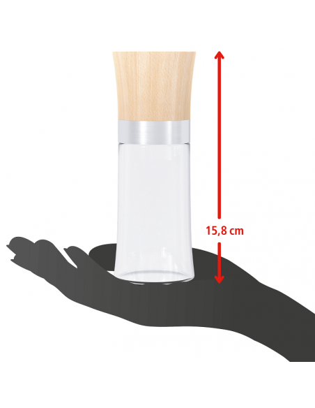 Eine Gewürzmühle mit Holzdeckel steht auf einer ausgestreckten Handfläche. Daneben ein Pfeil mit der Höhenangabe „15,8 cm“.