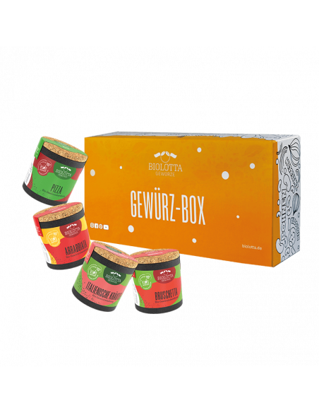 Vier bunte Bio-Pappdosen vor einer orangefarbenen Geschenkbox mit der Aufschrift „GEWÜRZ-BOX“.