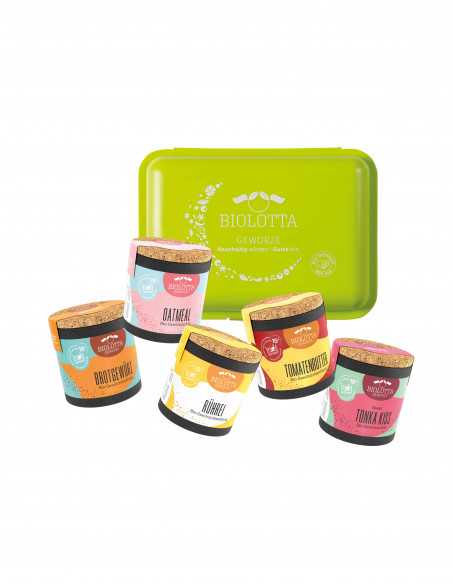 Vier bunte Keramiktöpfchen mit Korkdeckel in Grün-, Gelb- und Blautönen stehen vor einer grünen Brotdose mit Biolotta-Logo.